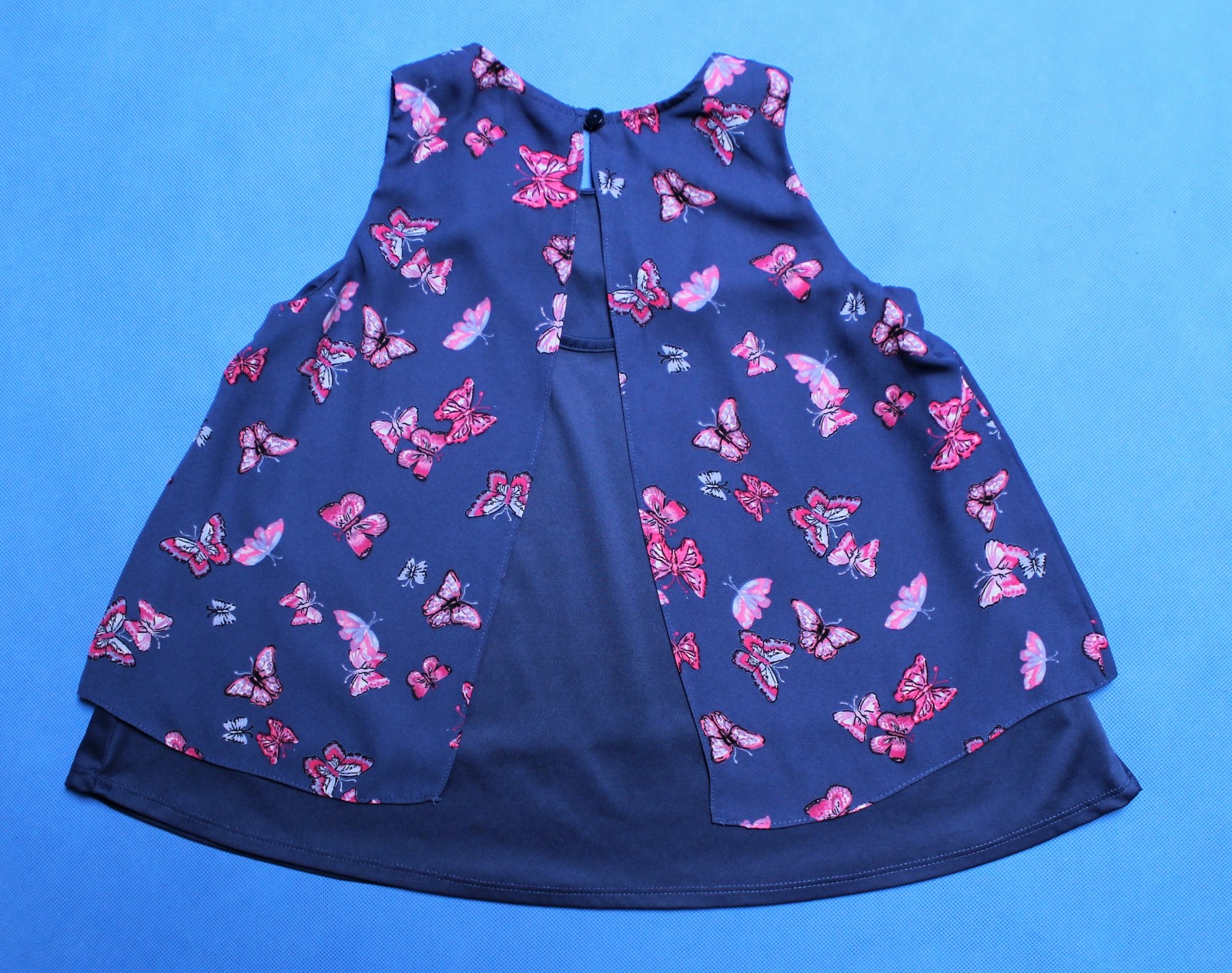 BLUZECZKA W MOTYLKI
