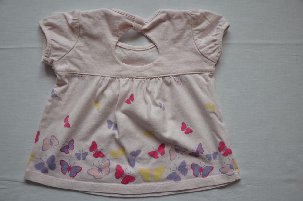 BLUZECZKA W MOTYLKI